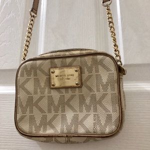Micheal Kors Signature Crossbody Bag
